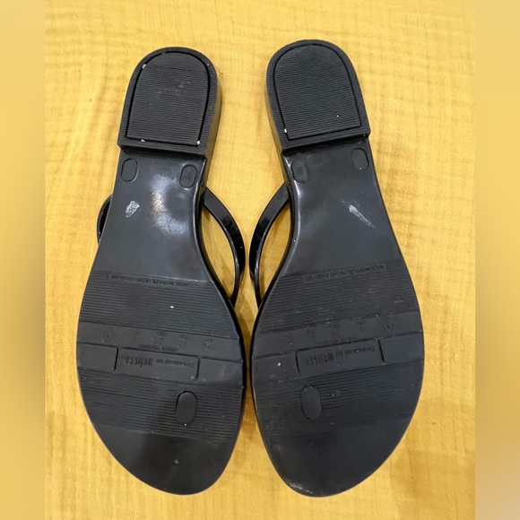 Mel by Melissa Dreamed Jelly Flip Flips with Flower detail - Picture 3 of 5